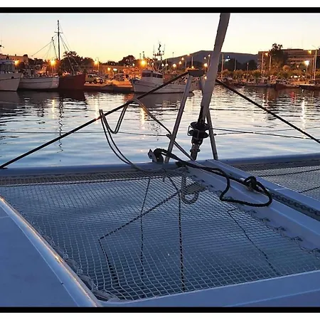 Πλωτό κατάλυμα Blue Dreams Sails Βόλος